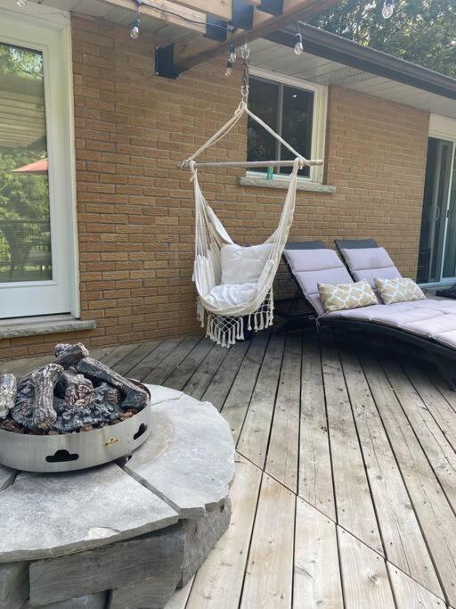 The Victoria Suite In Elora- King Bed Exterior foto