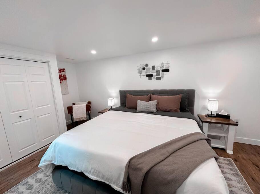 The Victoria Suite In Elora- King Bed Exterior foto
