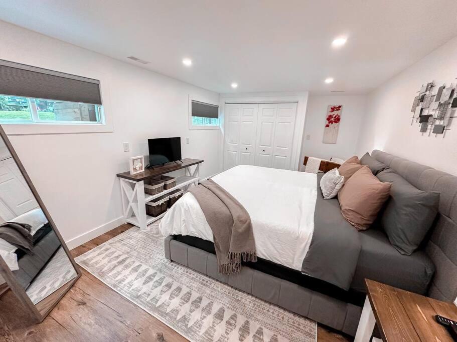 The Victoria Suite In Elora- King Bed Exterior foto